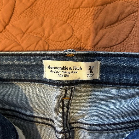 Abercrombie & Fitch 28/8 Super Skinny Ankle Mid Rise - Picture 3 of 9